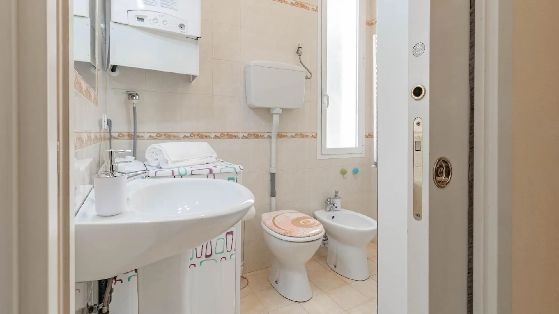 H11 Casa Zefiro Sanremo - Centro - Parcheggio Apartment 0*,  Italy