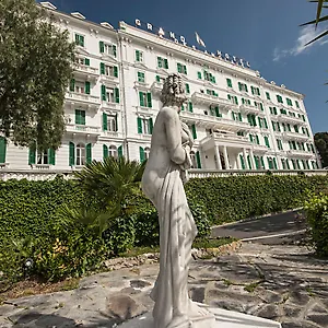 Grand & Des Hotell